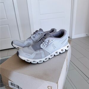 On Woman’s Cloud 5 Running Sneakers Heather Fossil